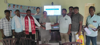 వినతి పత్రాన్ని అందిస్తున్న న్యూడెమోక్రసీ నాయకులు.