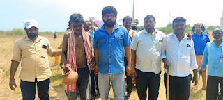 అనాథ వృధ్దురాలికి అంత్యక్రియలు నిర్వహించిన సామాజిక విద్యావేత్త  సేను రాజేష్ సోదరులు.