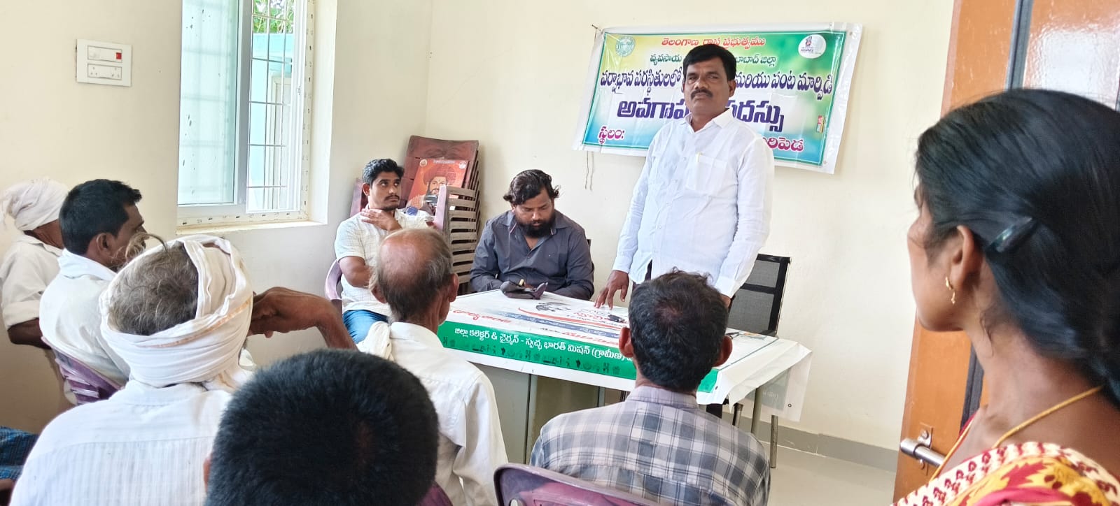 వర్షా భావ పరిస్థితుల్లో ప్రత్యామ్నాయ పంటలే ఎంచుకోవాలి.